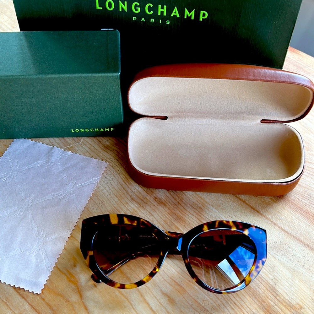 LONGCHAMP Sunglasses- New
Havana Purple
Reference : 55144LUAE04
$190.00 - Picture 5 of 8